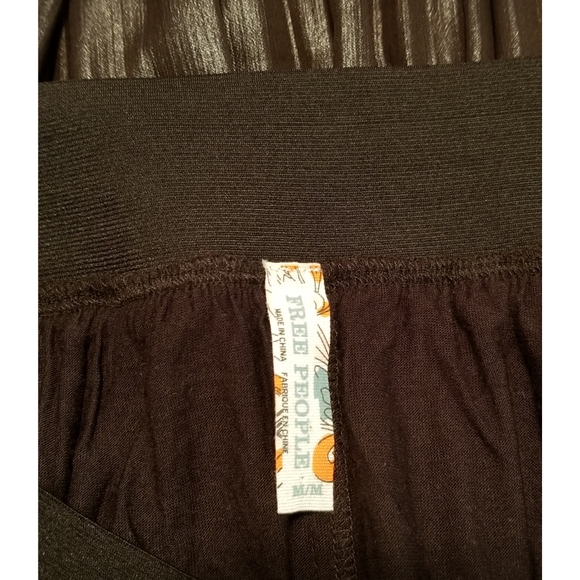 🖤FREE PEOPLE BLACK ACCORDION PLEATED MINI SKIRT🖤 - Picture 4 of 6